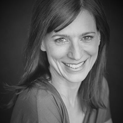 Perrey Reeves Bio Picture